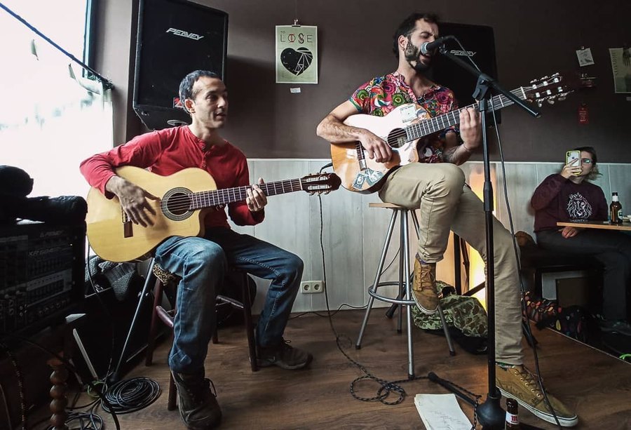 Actuación musical en Coolture Café